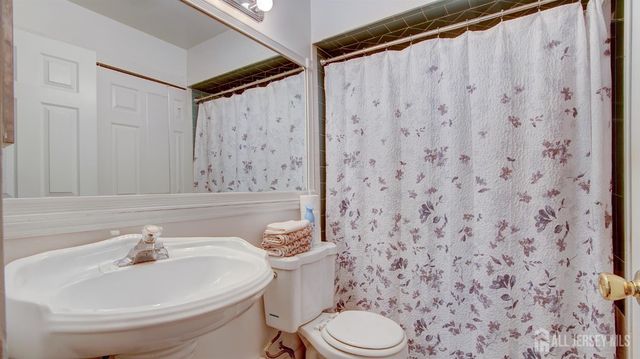 86 Arrowood Road G, Manalapan, NJ 07726