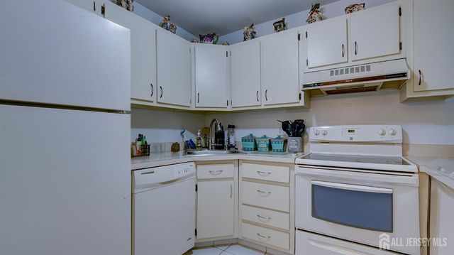 86 Arrowood Road G, Manalapan, NJ 07726