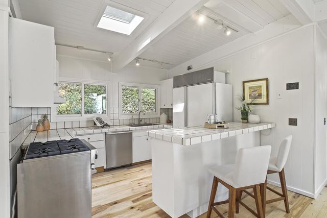 320 Grandview Drive, Woodside, CA 94062