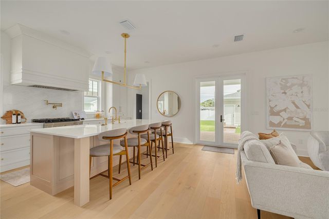455 47TH AVENUE N, St Petersburg, FL 33703