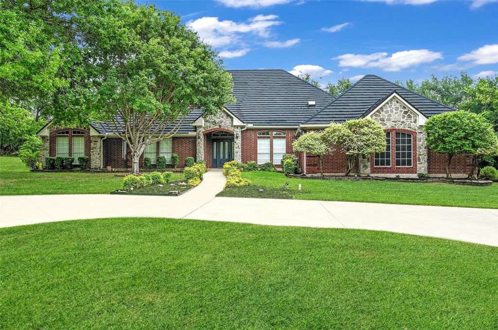 146 River Run Drive, Azle, TX 76020