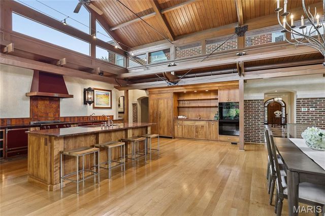 5745 Lindell Boulevard, St Louis, MO 63112