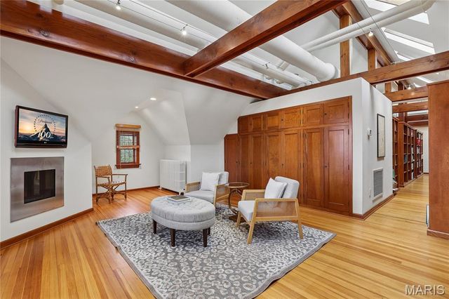 5745 Lindell Boulevard, St Louis, MO 63112