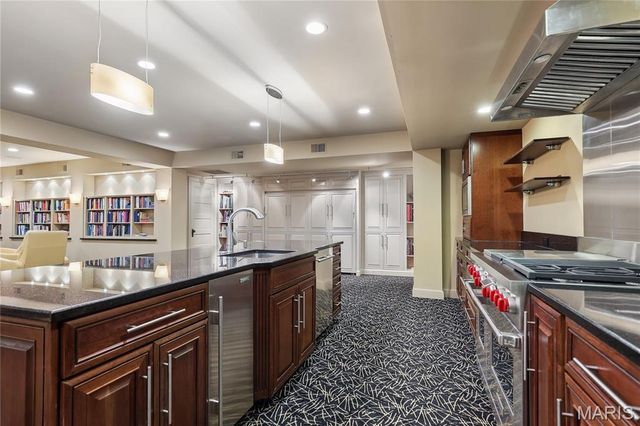 5745 Lindell Boulevard, St Louis, MO 63112