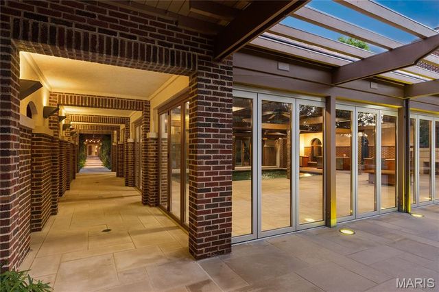 5745 Lindell Boulevard, St Louis, MO 63112
