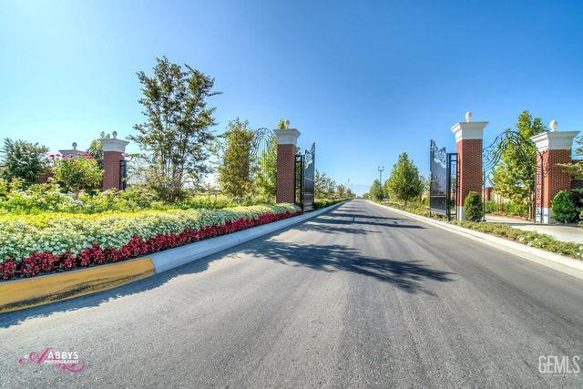 14320 Harborough Drive, Bakersfield, CA 93311