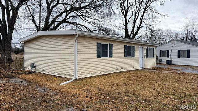 305 E 5th Street E, Cahokia, IL 62206