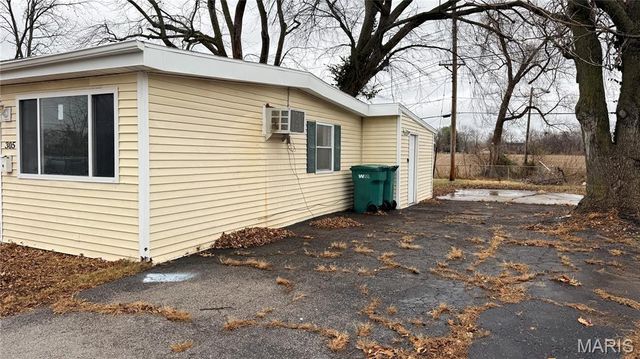 305 E 5th Street E, Cahokia, IL 62206