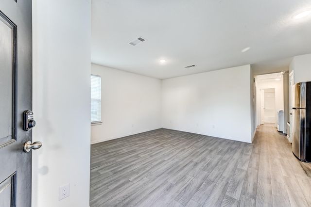 7925 Way Street, Houston, TX 77028