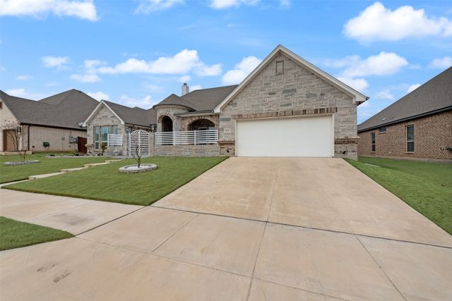 1424 Silent Springs Drive, Fort Worth, TX 76052