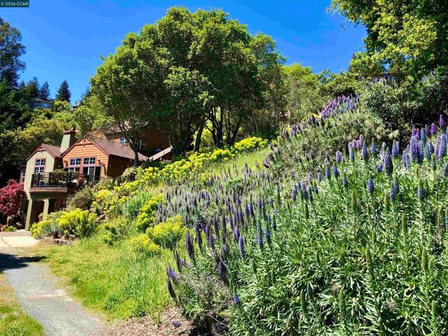 7039 Buckingham Blvd, Berkeley, CA 94705