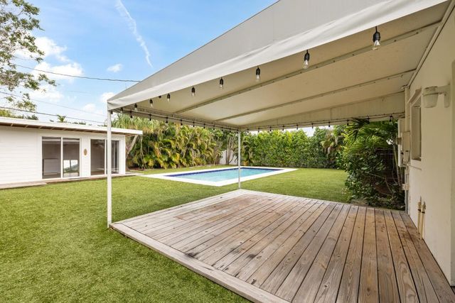 359 Ellamar Road, West Palm Beach, FL 33405