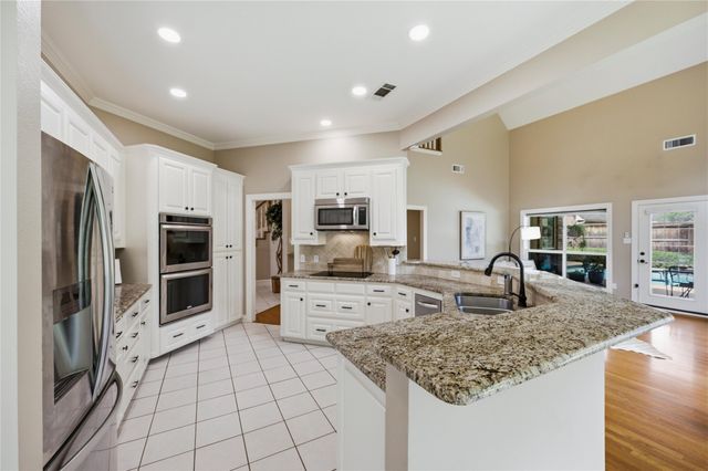 5527 Hunterwood Lane, Arlington, TX 76017