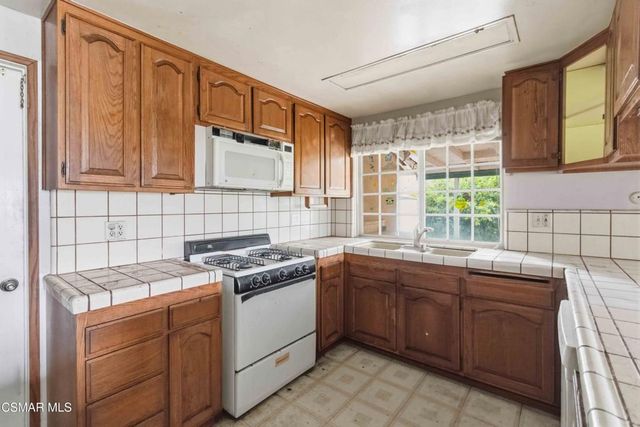 2077 Sebring Court, Simi Valley, CA 93065