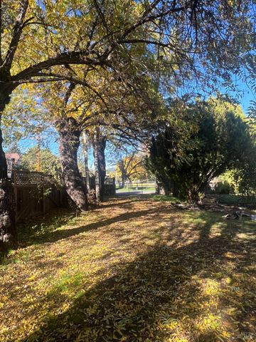 23961 Eberle St, Covelo, CA 95428