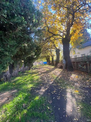 23961 Eberle St, Covelo, CA 95428