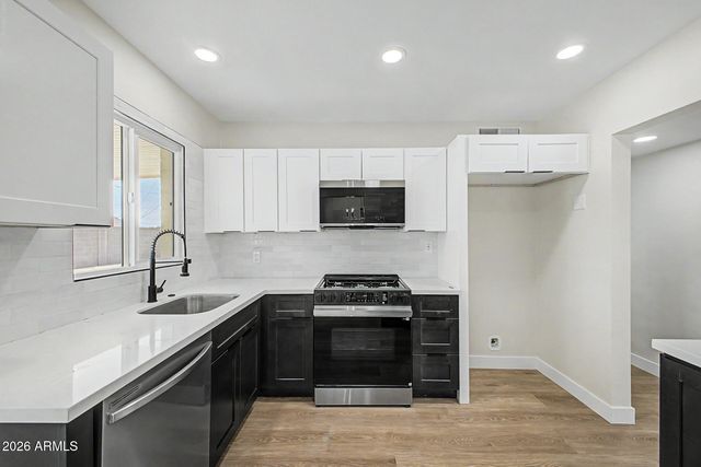 3321 E BELLEVIEW Street, Phoenix, AZ 85008