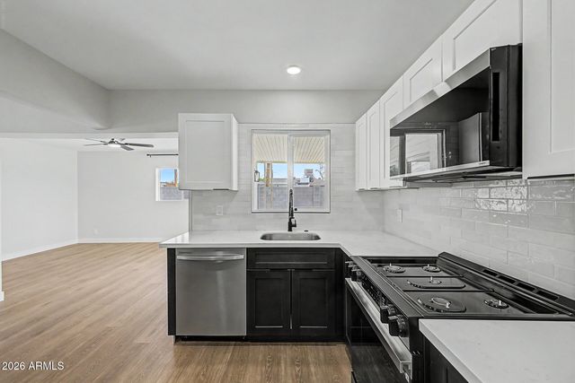 3321 E BELLEVIEW Street, Phoenix, AZ 85008