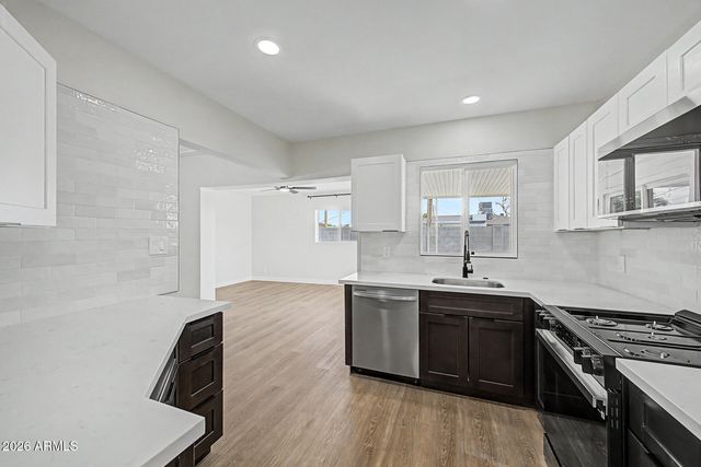 3321 E BELLEVIEW Street, Phoenix, AZ 85008