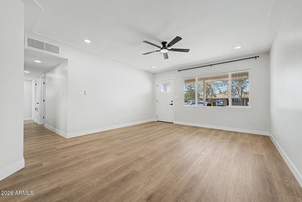 3321 E BELLEVIEW Street, Phoenix, AZ 85008 — photo 4