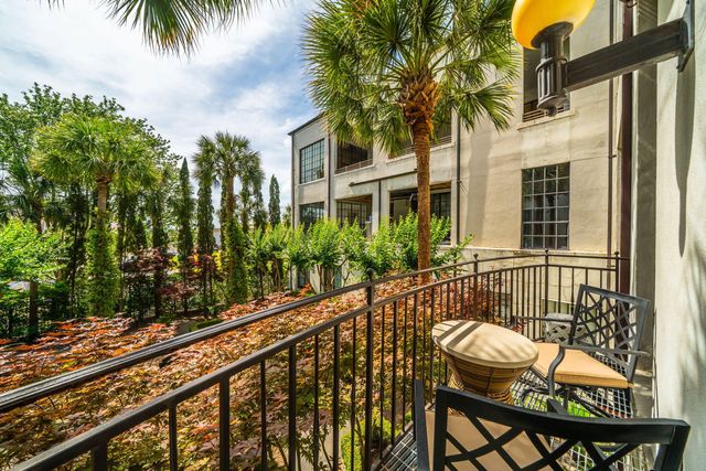 3 Chisolm Street Unit 204, Charleston, SC 29401