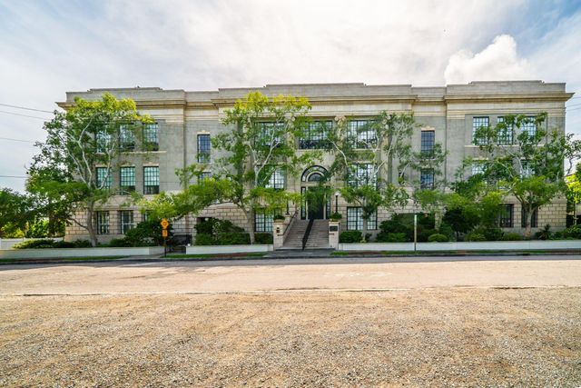 3 Chisolm Street Unit 204, Charleston, SC 29401