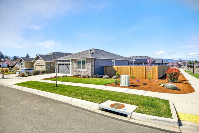 2769 Noble Fir Drive, Medford, OR 97504