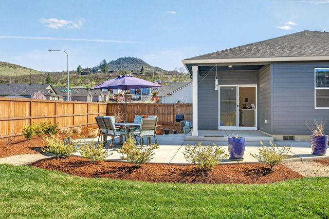 2769 Noble Fir Drive, Medford, OR 97504