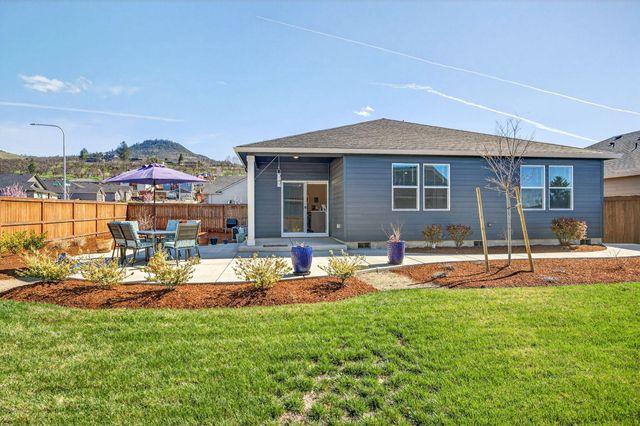 2769 Noble Fir Drive, Medford, OR 97504