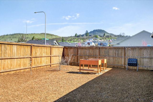 2769 Noble Fir Drive, Medford, OR 97504