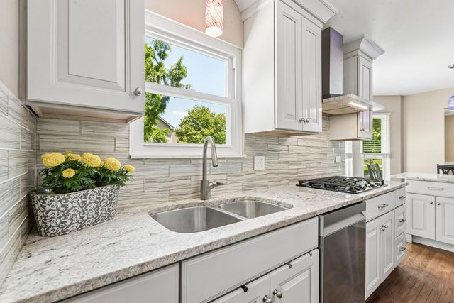 1175 Lakewood Circle, Naperville, IL 60540