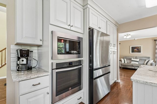 1175 Lakewood Circle, Naperville, IL 60540