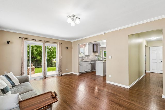 1175 Lakewood Circle, Naperville, IL 60540