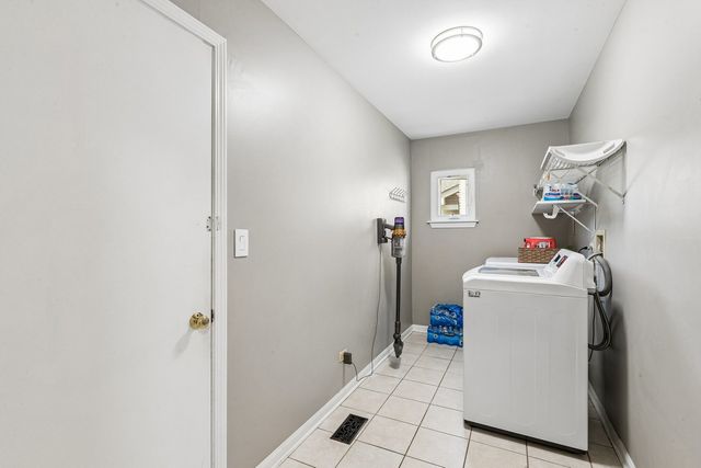 1175 Lakewood Circle, Naperville, IL 60540