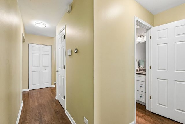1175 Lakewood Circle, Naperville, IL 60540