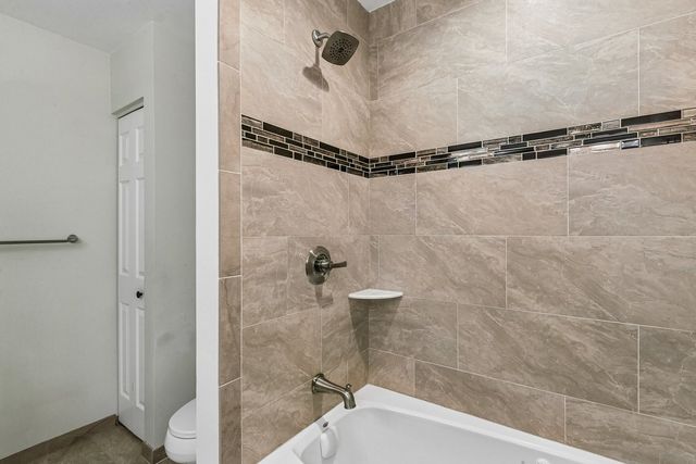 1175 Lakewood Circle, Naperville, IL 60540