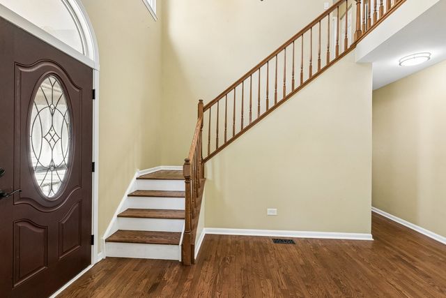 1175 Lakewood Circle, Naperville, IL 60540