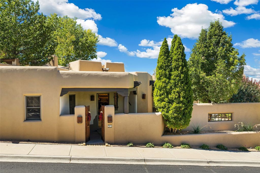 23 Centaurus Ranch Road, Santa Fe, NM 87507
