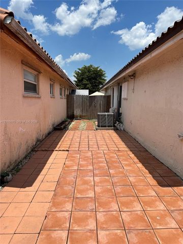 8974 NW 112th St, Hialeah Gardens, FL 33018