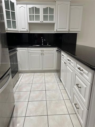 8974 NW 112th St, Hialeah Gardens, FL 33018