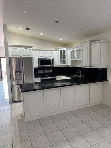 8974 NW 112th St, Hialeah Gardens, FL 33018