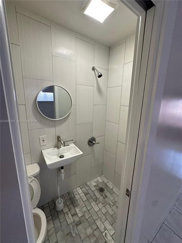 8974 NW 112th St, Hialeah Gardens, FL 33018