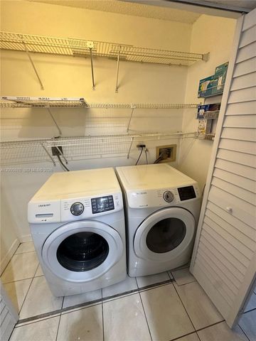 8974 NW 112th St, Hialeah Gardens, FL 33018