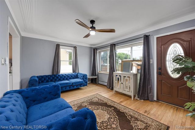 34338 Jefferson Avenue, Harrison Twp, MI 48045