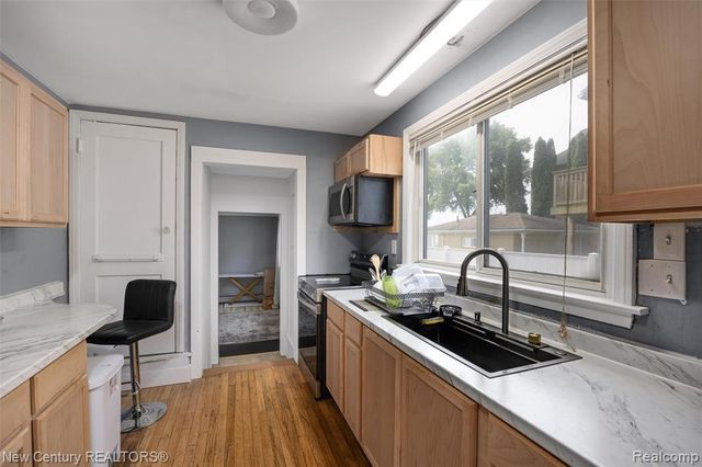 34338 Jefferson Avenue, Harrison Twp, MI 48045