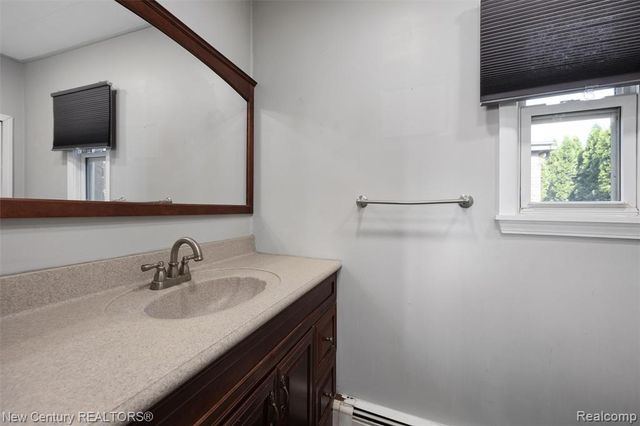 34338 Jefferson Avenue, Harrison Twp, MI 48045