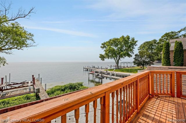34338 Jefferson Avenue, Harrison Twp, MI 48045