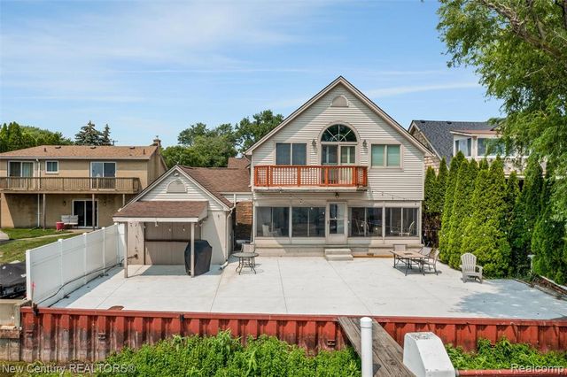 34338 Jefferson Avenue, Harrison Twp, MI 48045