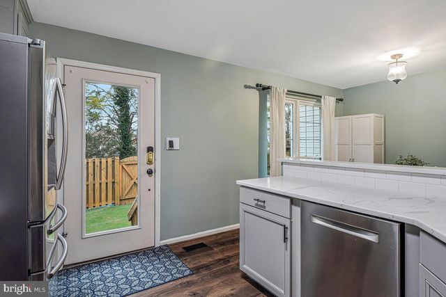 6819 SIGNATURE CIR, Alexandria, VA 22310