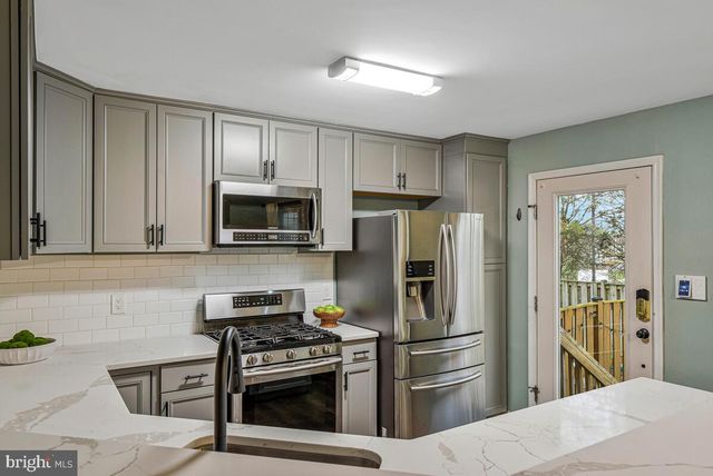 6819 SIGNATURE CIR, Alexandria, VA 22310